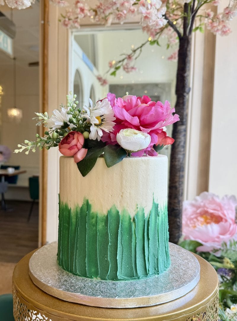 Floral Cake - Image 3